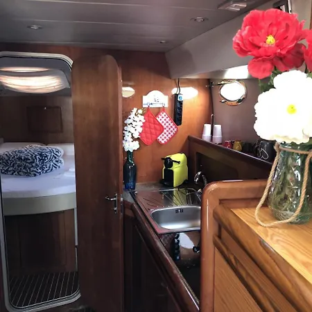 Yacht Botel *